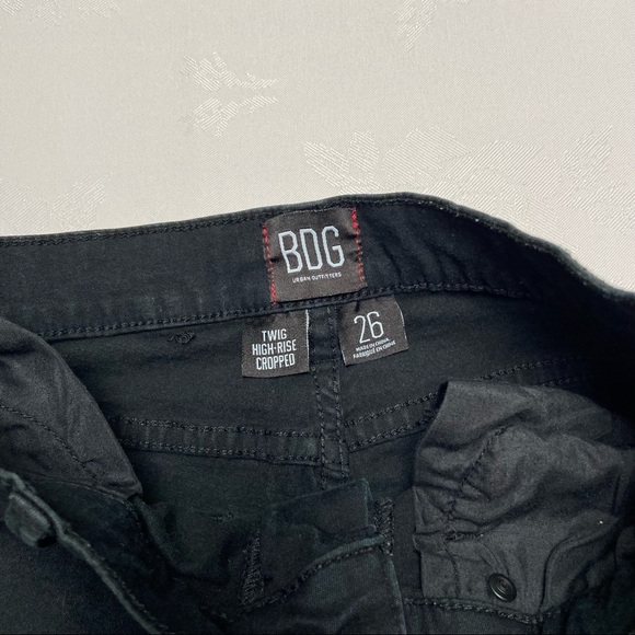 BDG Urban Outfitters Twig High-Rise Cropped Black denim size 26 - Picture 11 of 11